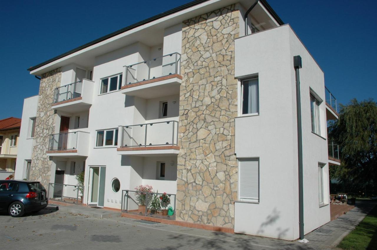 Gruber Apartman Сиофок Екстериор снимка